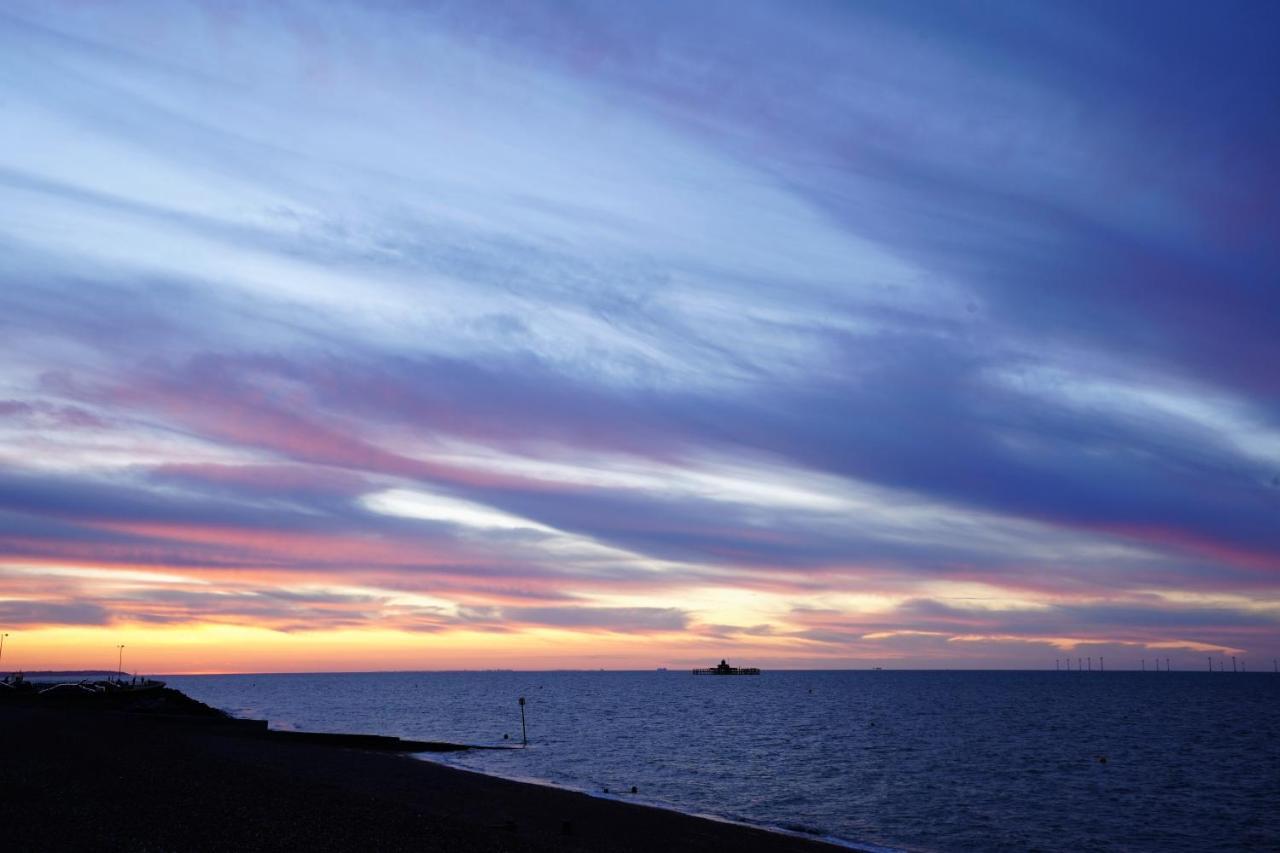 Two Bedroom Private Cottage With Private Parking Just By The Sea Herne Bay Kültér fotó
