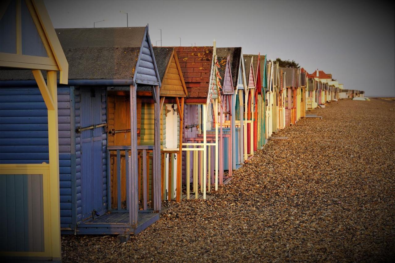 Two Bedroom Private Cottage With Private Parking Just By The Sea Herne Bay Kültér fotó