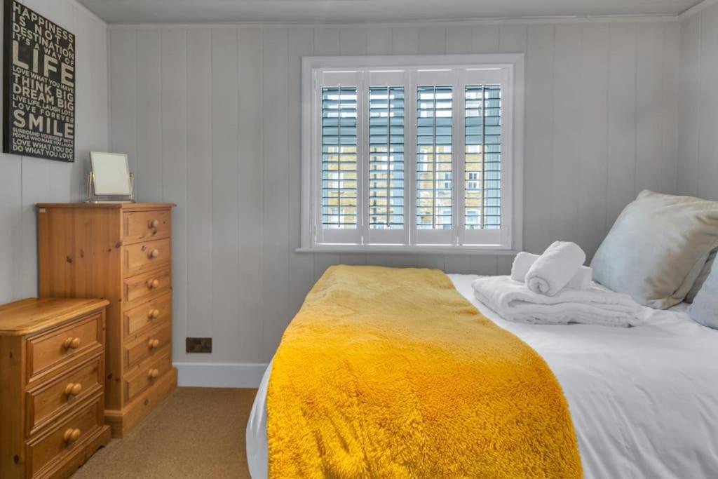 Two Bedroom Private Cottage With Private Parking Just By The Sea Herne Bay Kültér fotó
