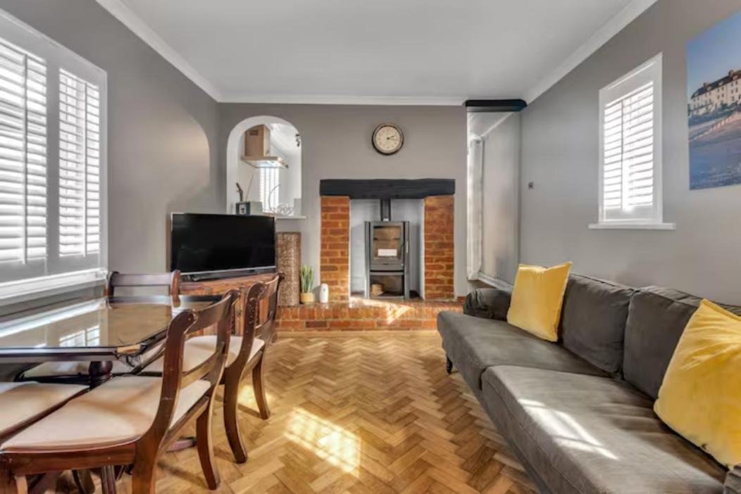 Two Bedroom Private Cottage With Private Parking Just By The Sea Herne Bay Kültér fotó