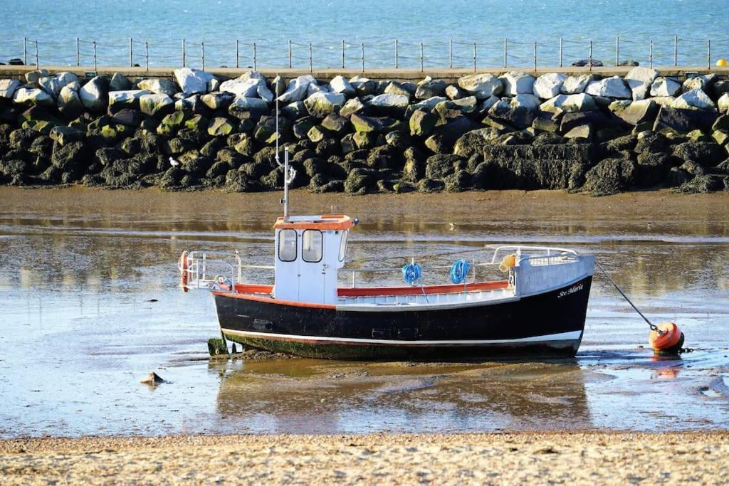 Two Bedroom Private Cottage With Private Parking Just By The Sea Herne Bay Kültér fotó