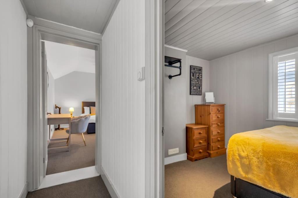 Two Bedroom Private Cottage With Private Parking Just By The Sea Herne Bay Kültér fotó