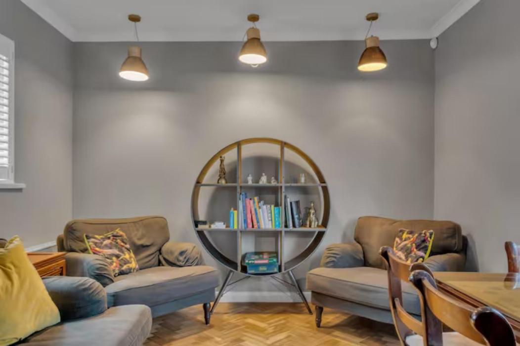 Two Bedroom Private Cottage With Private Parking Just By The Sea Herne Bay Kültér fotó